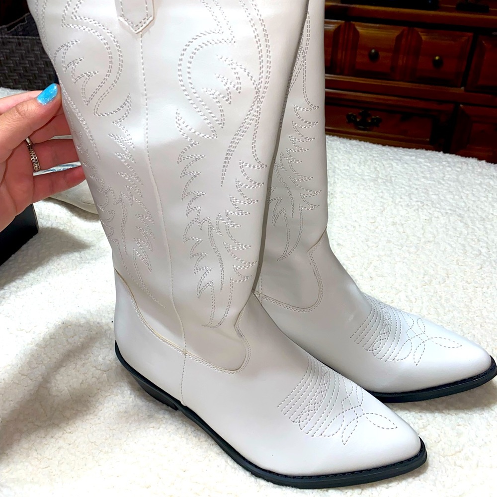 white womens cowboy boots